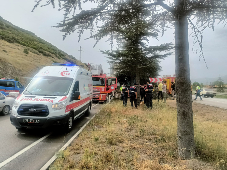 Isparta Yolcu Otobüsü Ağaca Çarpti 11 Yaralı