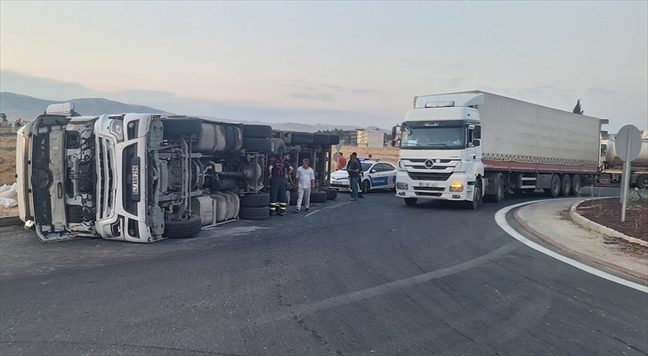 Mardin'de Hafriyat Devrilen Tırın Sürücüsü Yaralandı