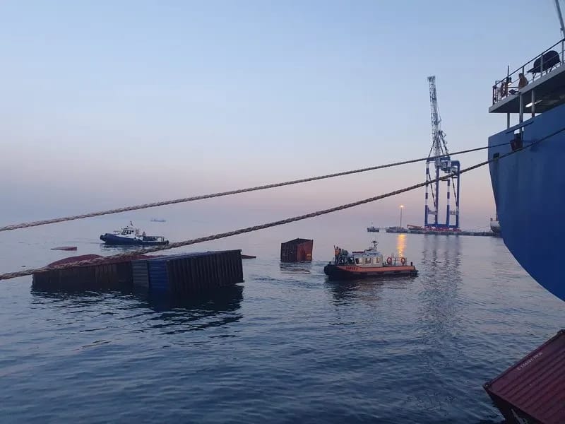 Ambarlı Limanı Yanlış Yükleme Yapılan Gemide Konteynırlar Denize Düştü
