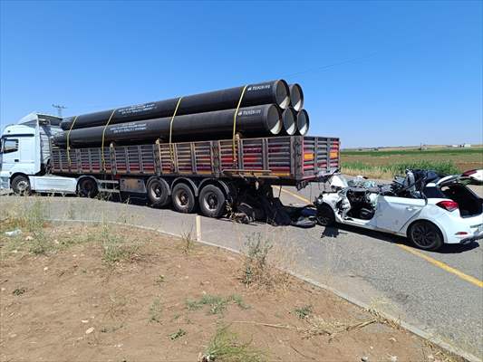 Diyarbakır Tıra Arkadan Çarpan Otomobilin Sürücüsü Hayatını Kaybetti