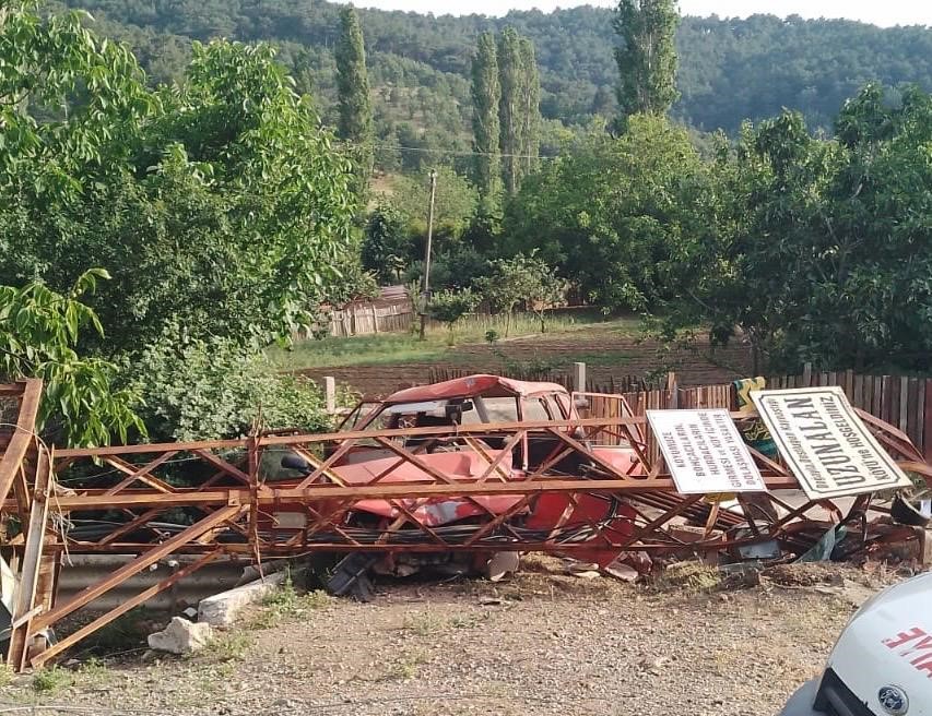Elektrik Direğine Çarpan Otomobildeki 2 Kişi Hayatını Kaybetti Çanakkale