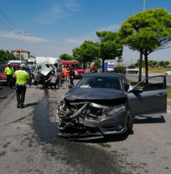 Malatya Minibüs Ile Otomobil Kafa Kafaya Çarpıştı 1 Ölü 2’Si Ağır 6 Yaralı