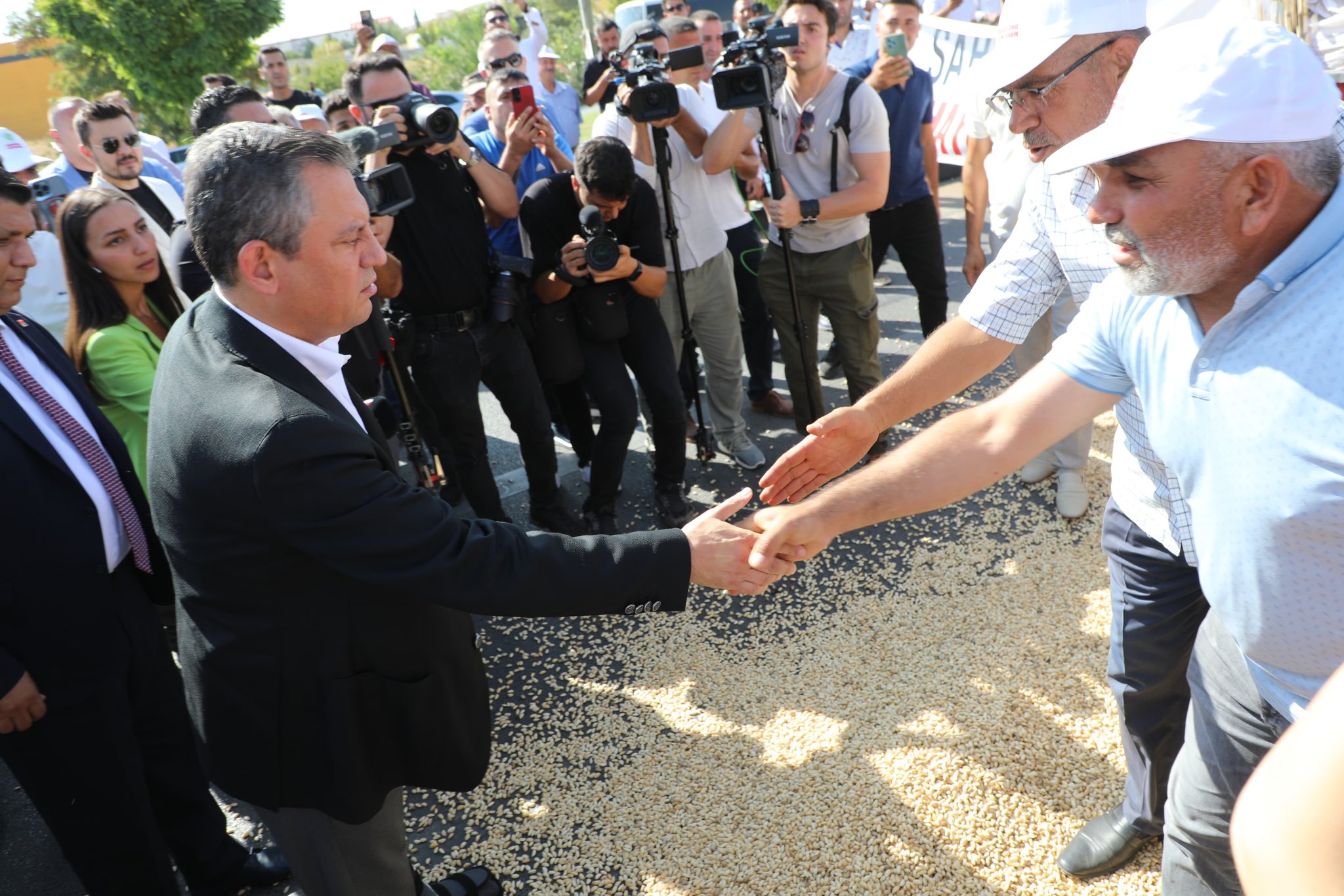 Özgür Özel'e Dert Yanan Çiftçi Bakın Kim Çıktı!-1