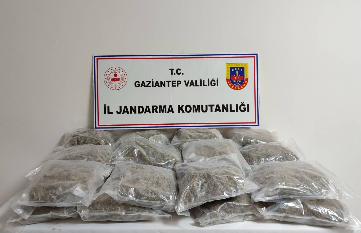 Yolcu Otobüsüaa 20240925 35730854 35730852 Gaziantepte Yolcu Otobusunde 32 Kilo 400 Gram Sentetik Uyusturucu Ele Gecirildi