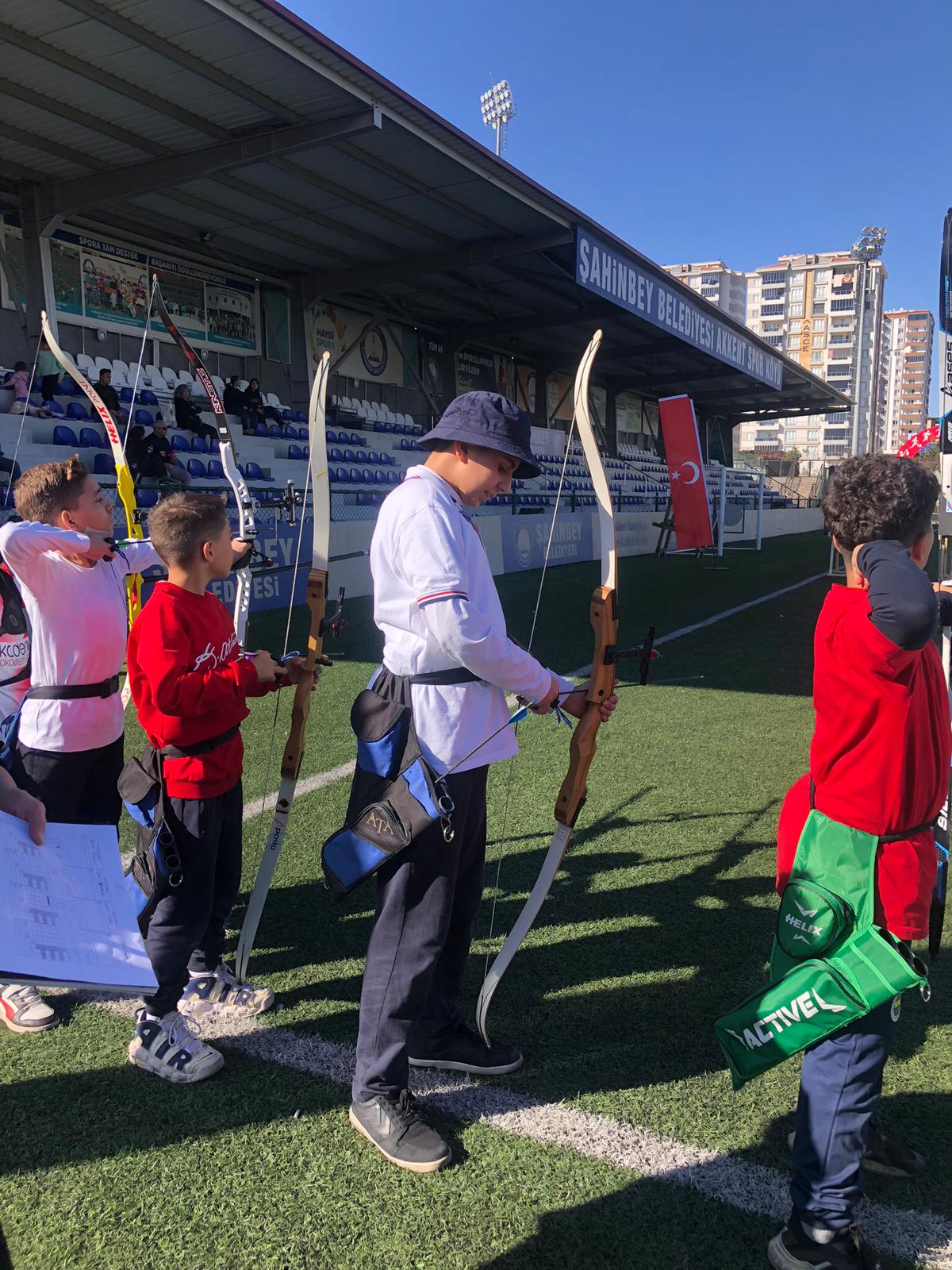 Sanko Okullari Öğrenci̇leri̇ni̇n Okçuluk Başarisi 2