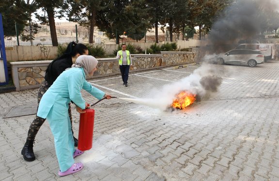 Gaün Turi̇zm Uygulama Oteli̇nde Yangin Eği̇ti̇mi̇ Ve Tatbi̇kati (5)