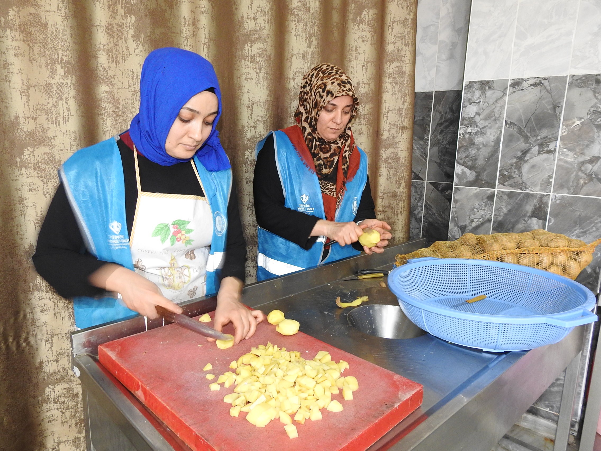 Aşevinde Gönüllü Çalışan Kadınlar (2)