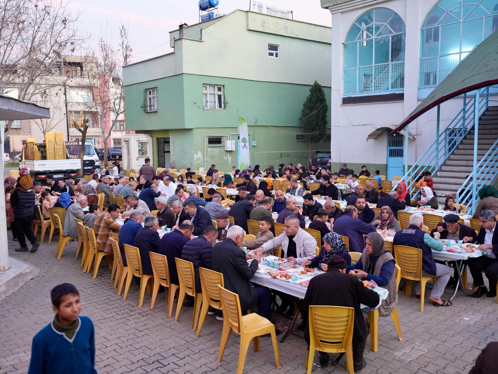 Başkan Yılmaz 29 Ekim Mahallesinde Iftar Açtı (1)