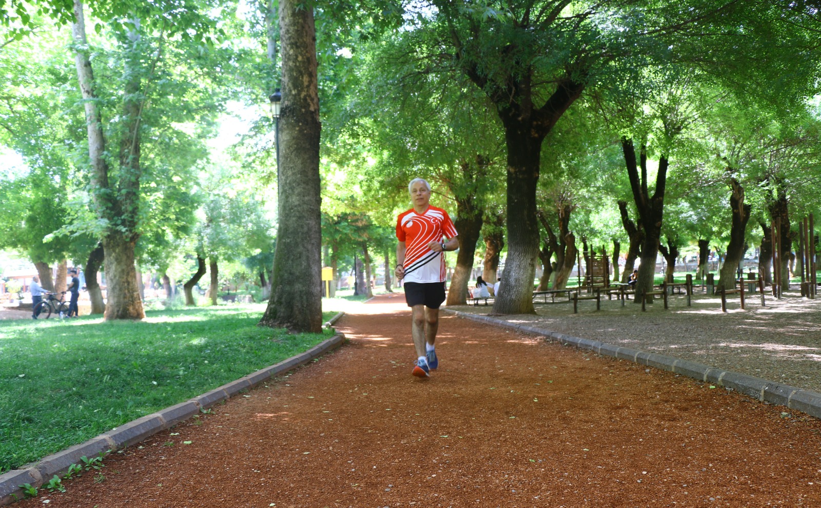 70 Yaşında Koşuyor (3)