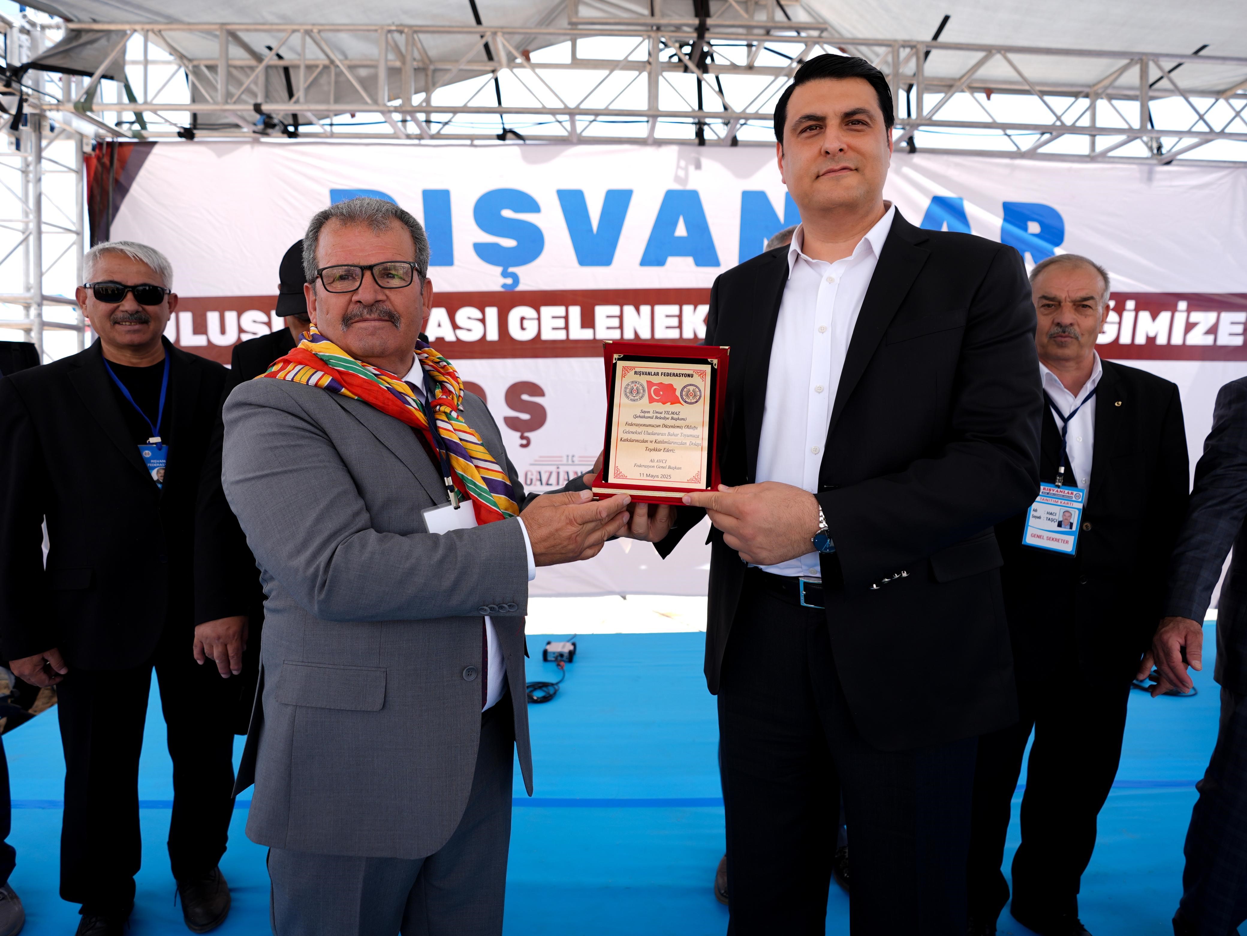 Başkan Yılmaz’a Rışvanlardan Sevgi Seli (1)