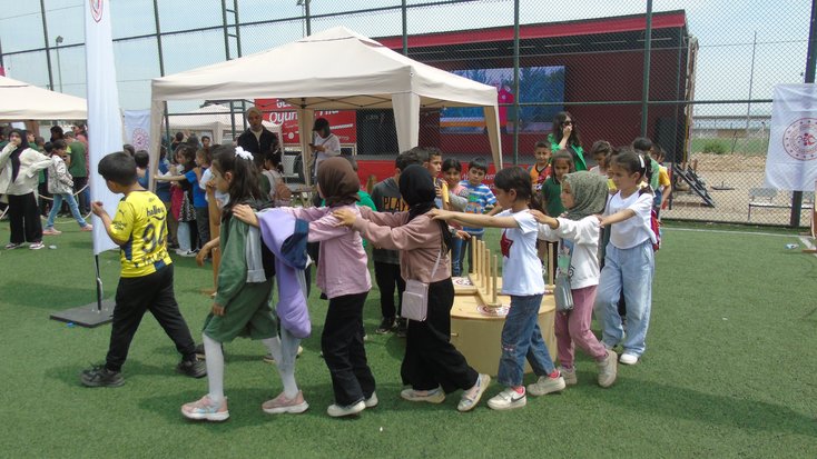 Oyun Tırıaa 20250509 37896686 37896683 Geleneksel Oyunlar Tiri Gaziantepte Ogrencilerle Bulustu