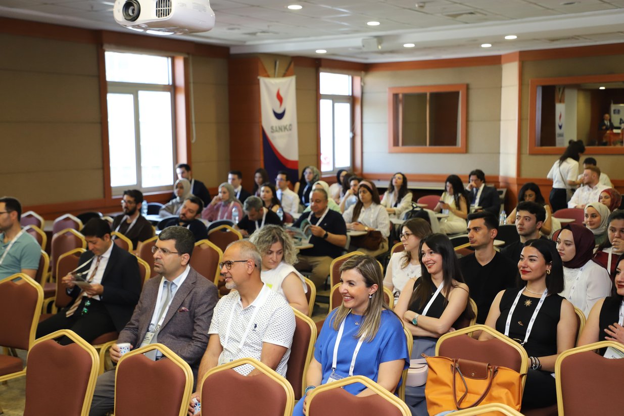 Sanko Üni̇versi̇tesi̇’nde Romatoloji̇ Sempozyumu Düzenlendi̇ (3)