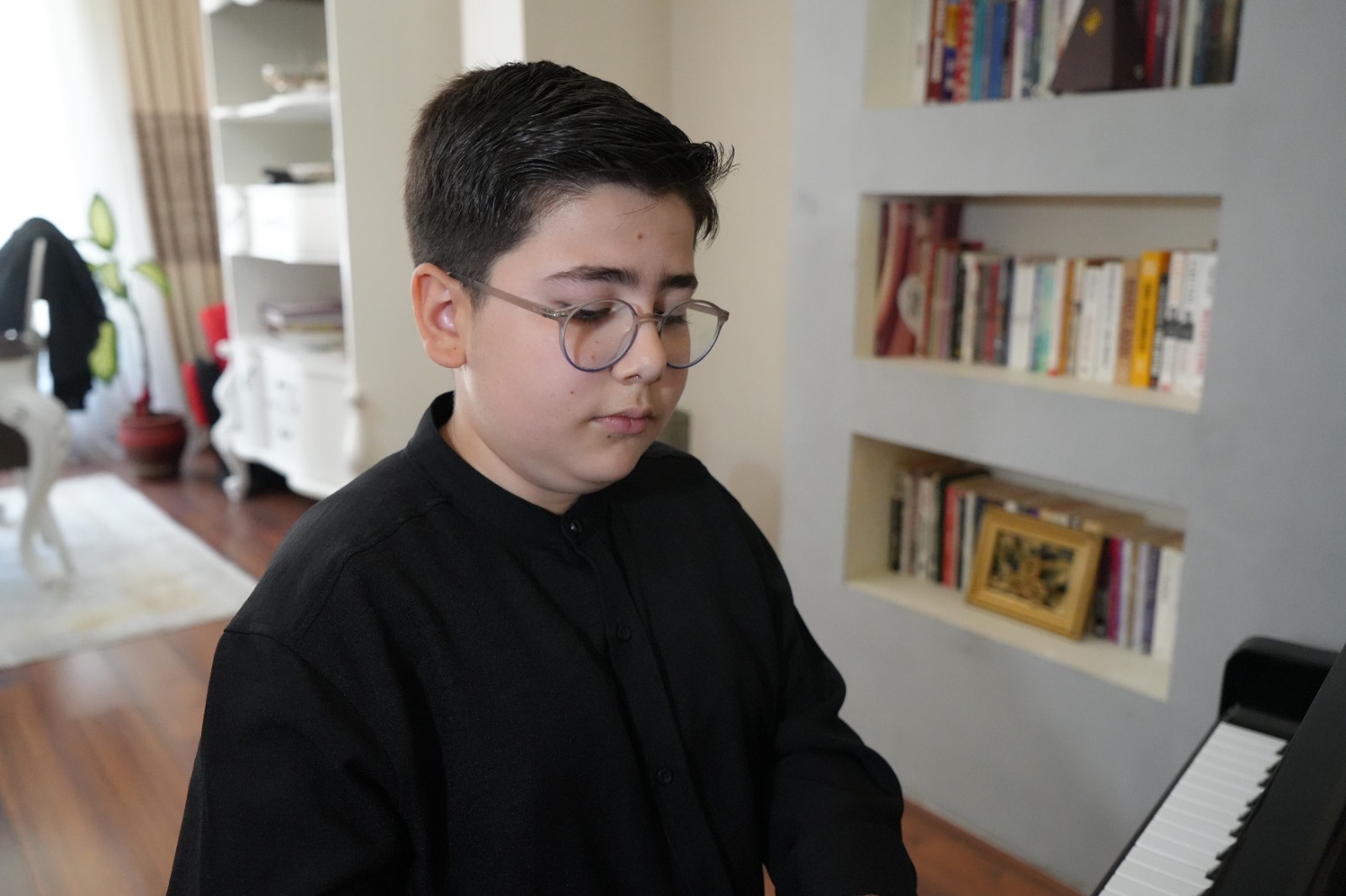 13 Yaşındaki Piyanist Hamit (4)