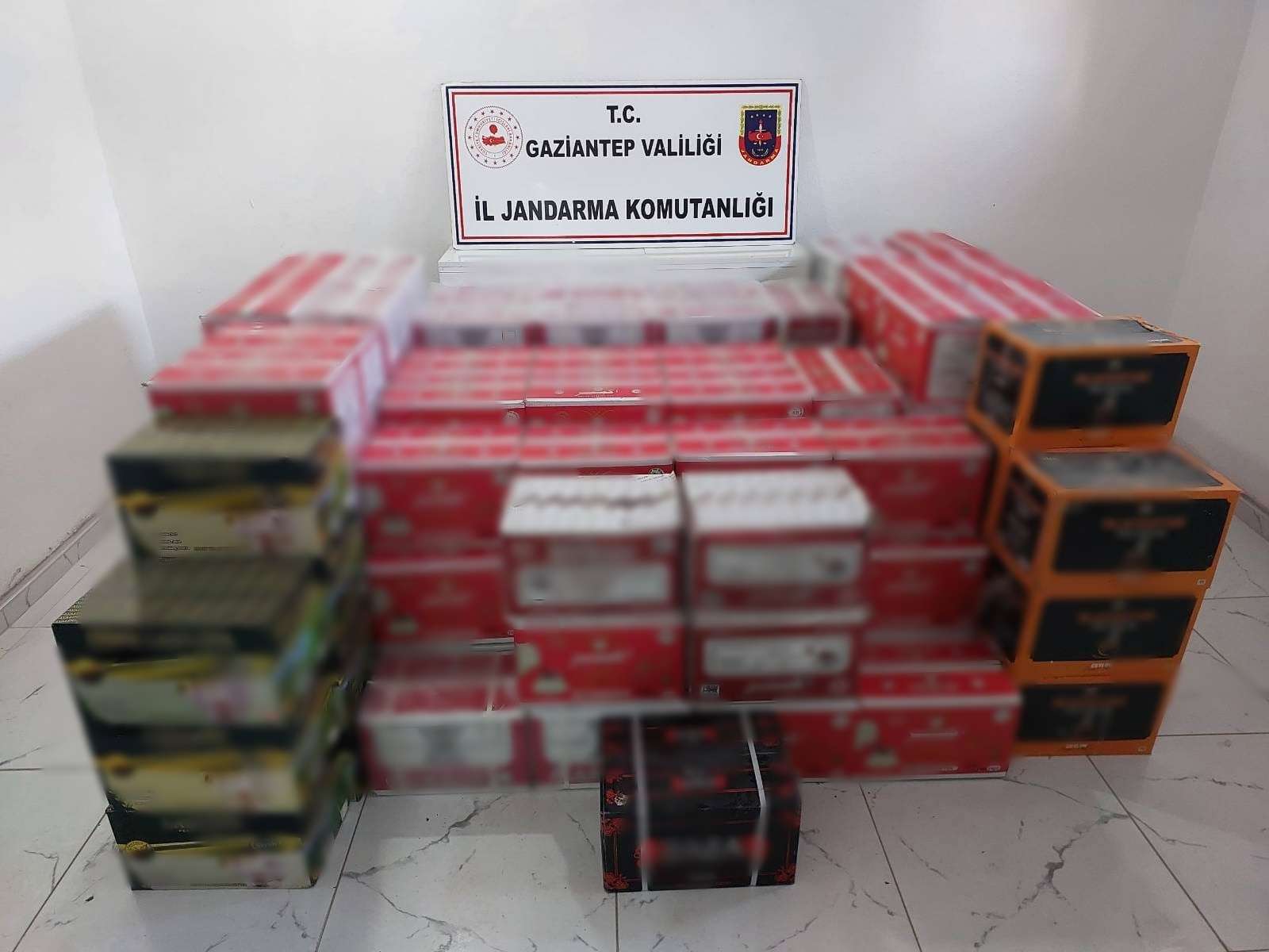 J A N D A R M A8Ec00440 5D9D 4512 9F49 44560F9220F6