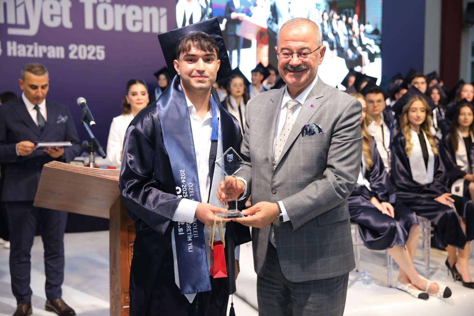 Sanko Okullari Nda Mezuni̇yet Heyecani (2)