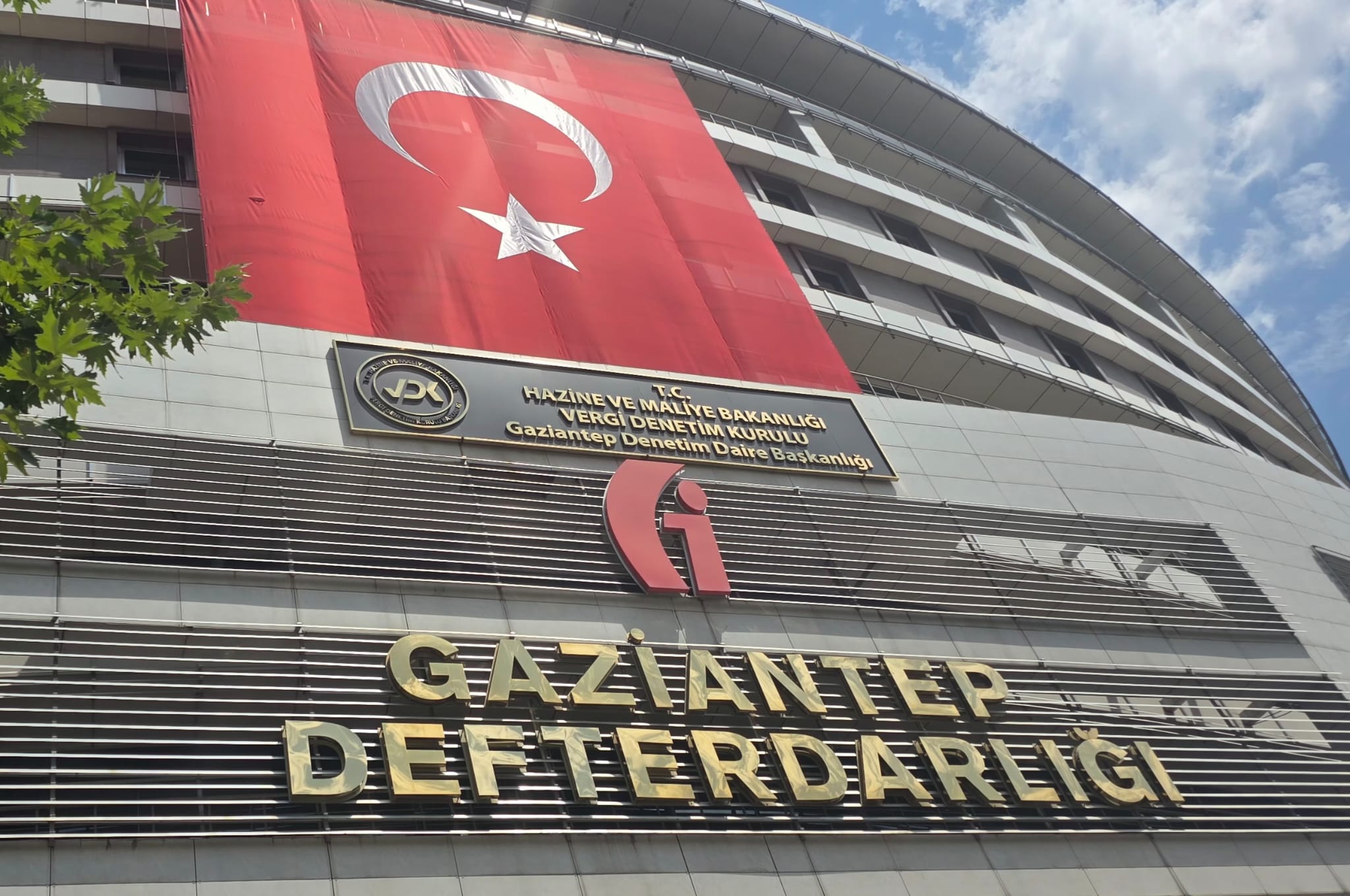 Atatürk’süz Milli Bayrama Tepki Yağdı (3)