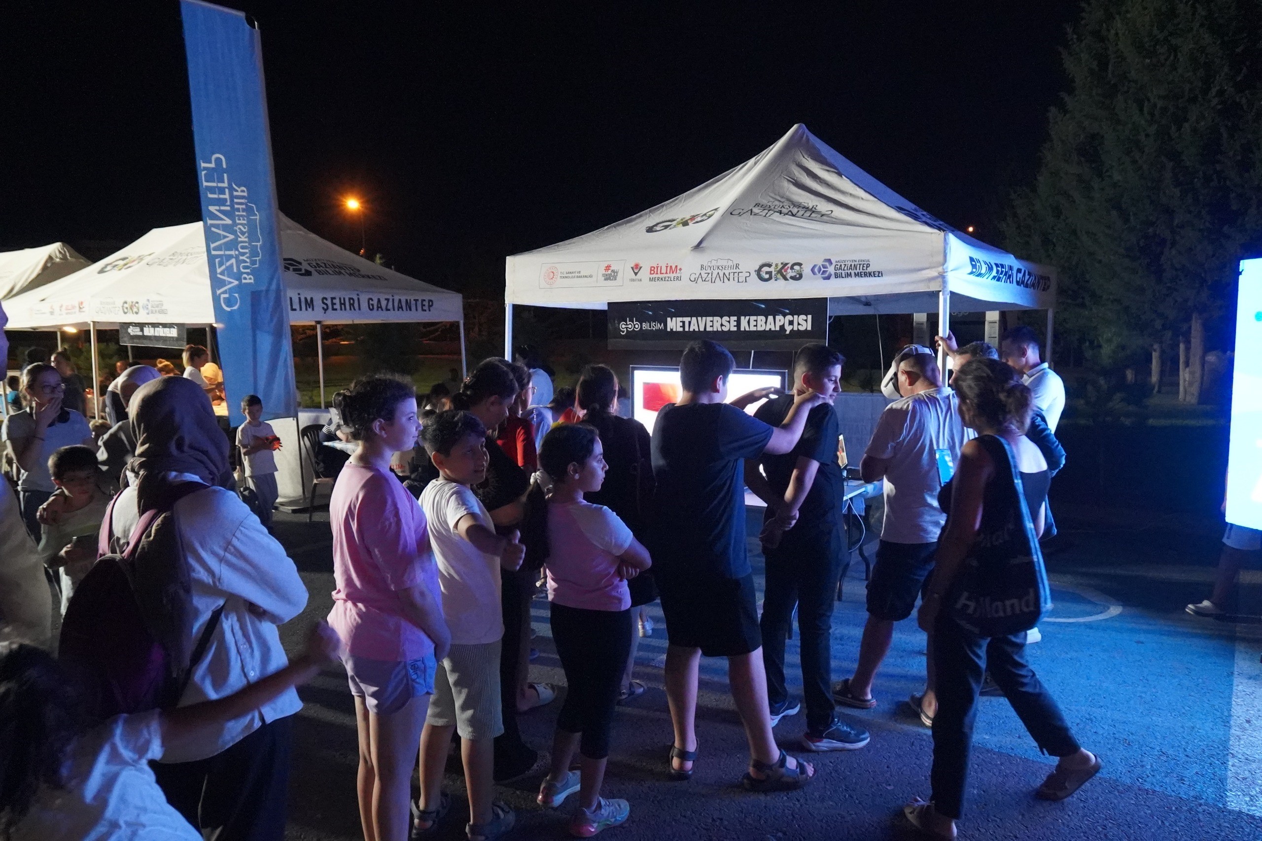 Gaziantep’te Aileler Perseid Gecesiyle Bilimle Tanıştı (4)