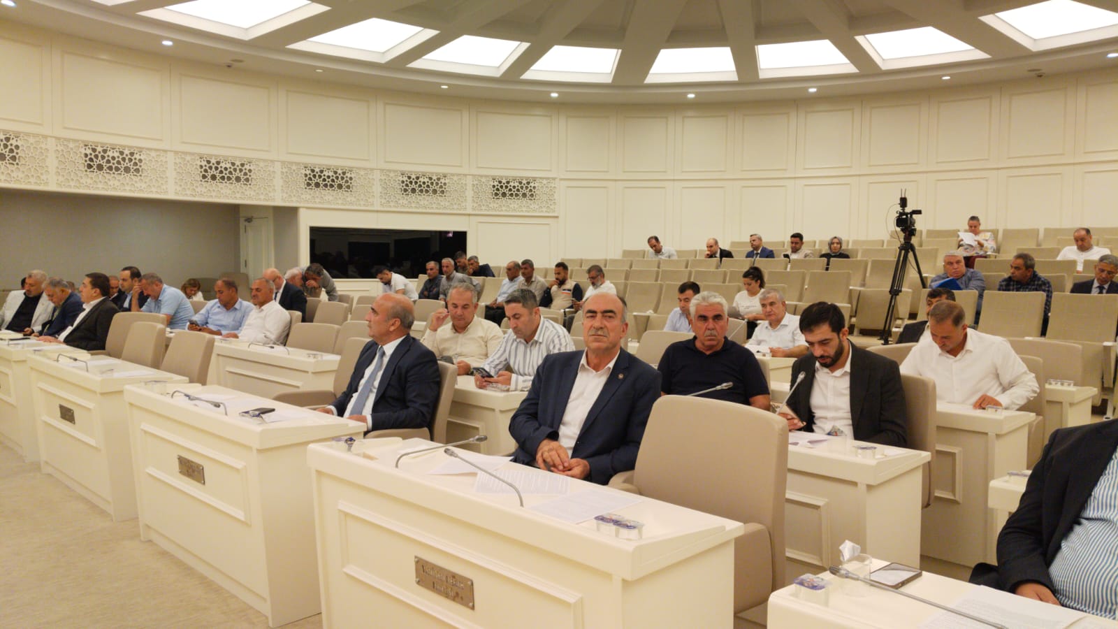 Büyükşehir Meclisinde Ges Krizi Köylüler Salonu Terk Etti (1)