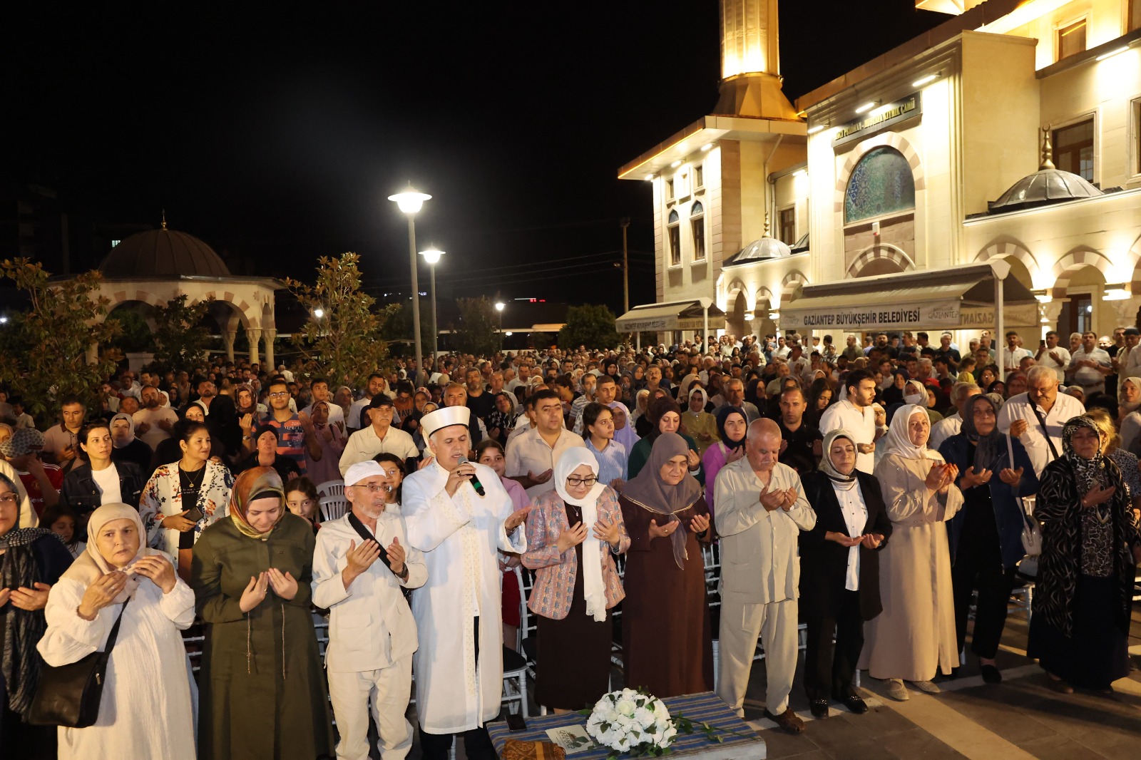 Gaziantep’te 41 Yıllık Evliler Umreye Uğurlandı (6)