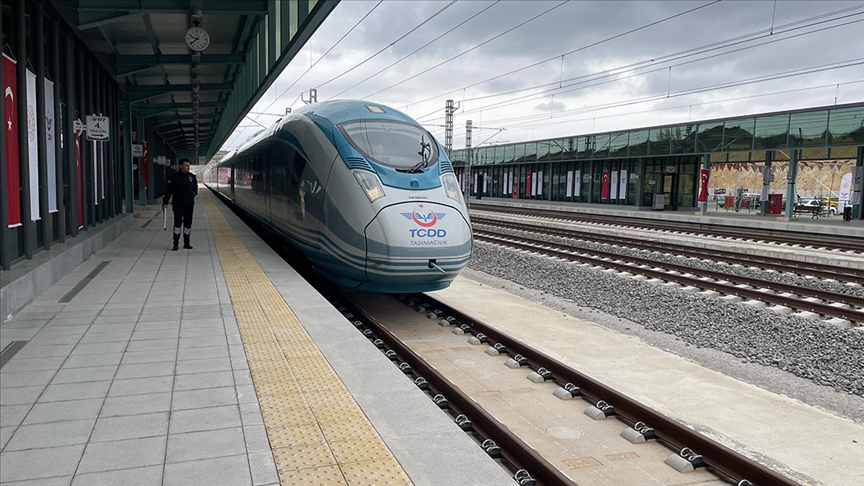 Gaziantep’i Mersin, Adana ve Osmaniye ile yüksek hızlı trenle buluşturacak bu proje, bölge ulaşımı ve ticaretine yeni bir dönemin kapılarını aralayacak.
