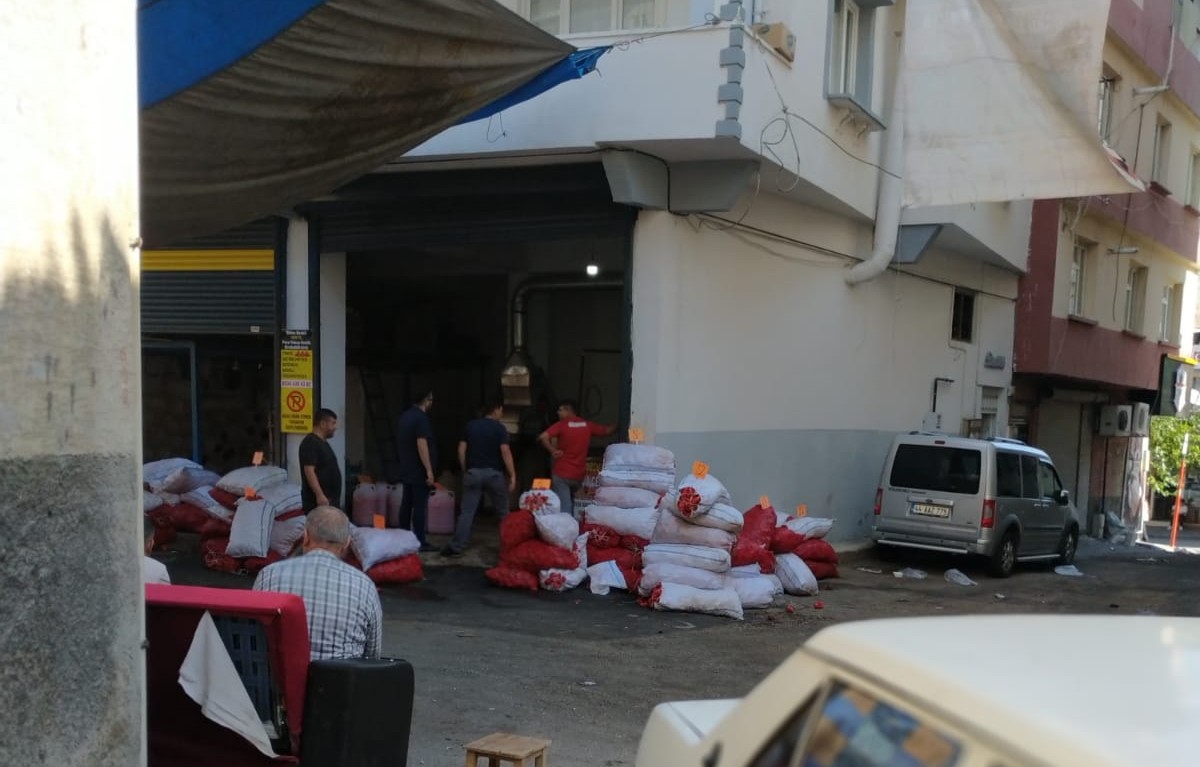 Salça Çekme Dükkanı (2)