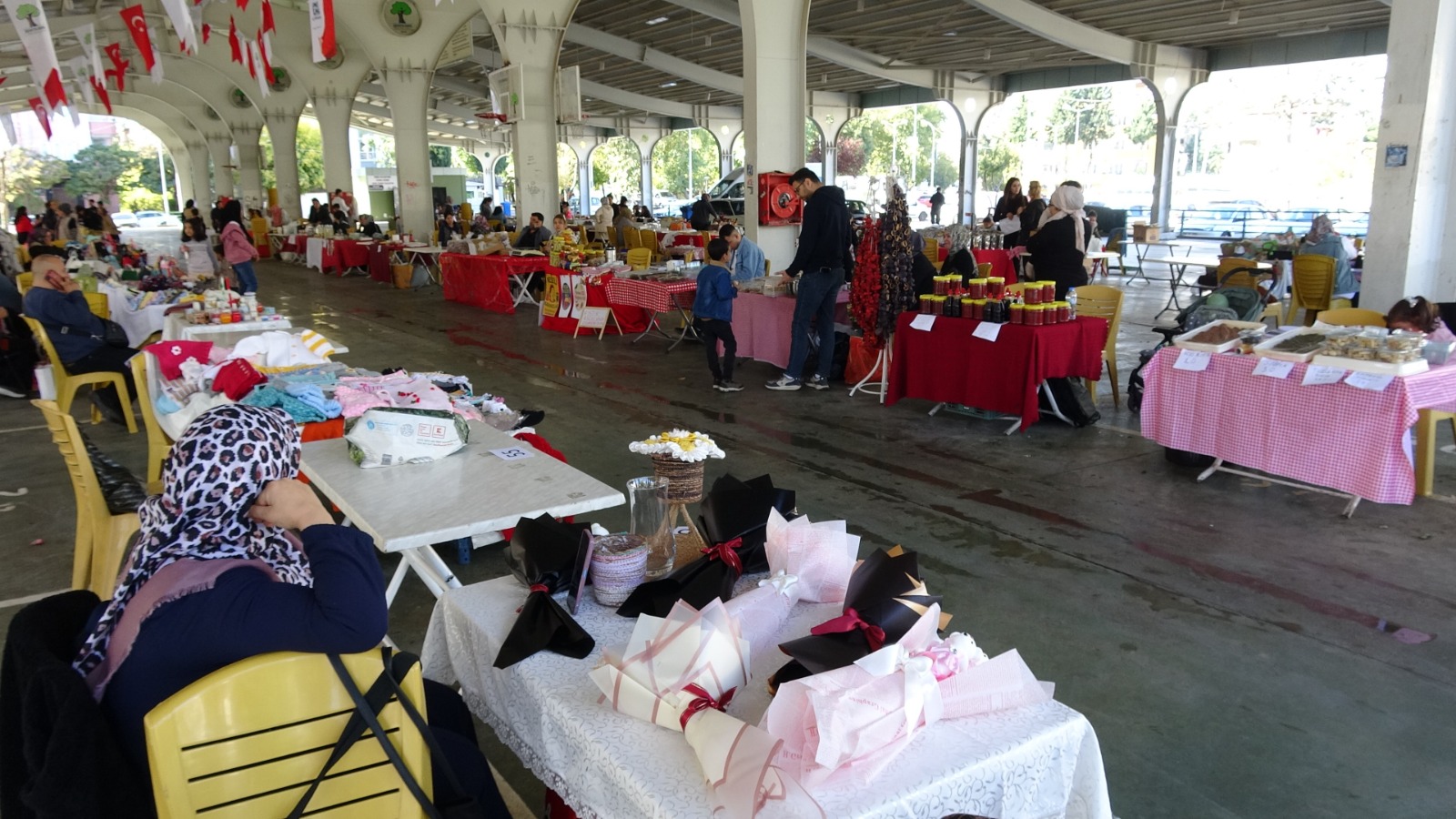 Üreten Kadınlar Çarşısı'na Yoğun İlgi (1)