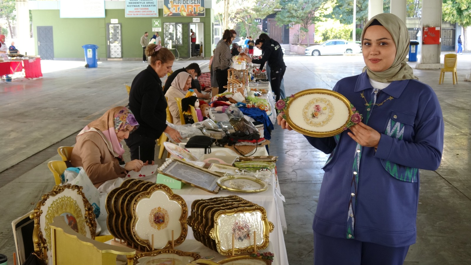 Üreten Kadınlar Çarşısı'na Yoğun İlgi (2)
