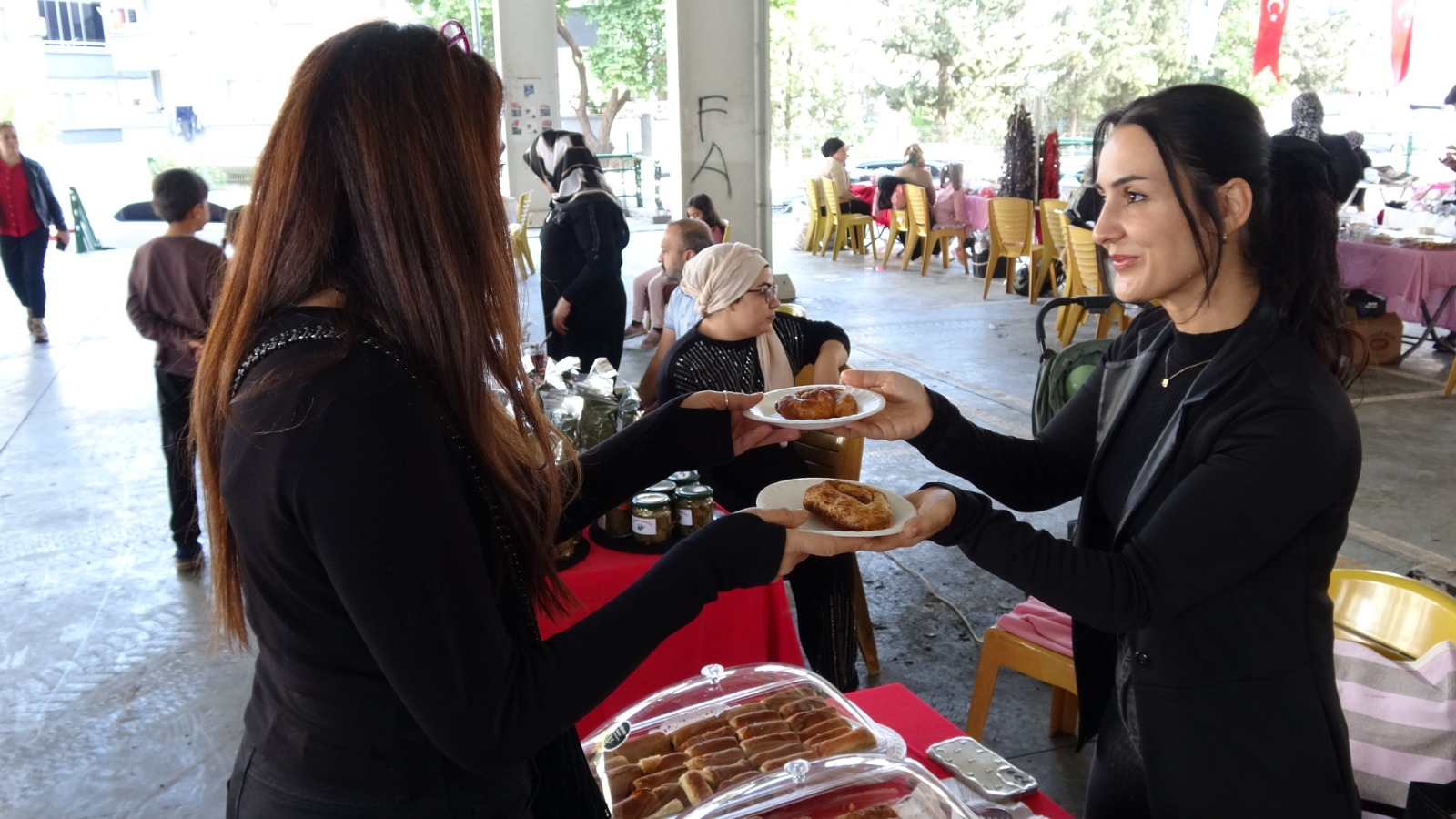 Üreten Kadınlar Çarşısı'na Yoğun İlgi (5)
