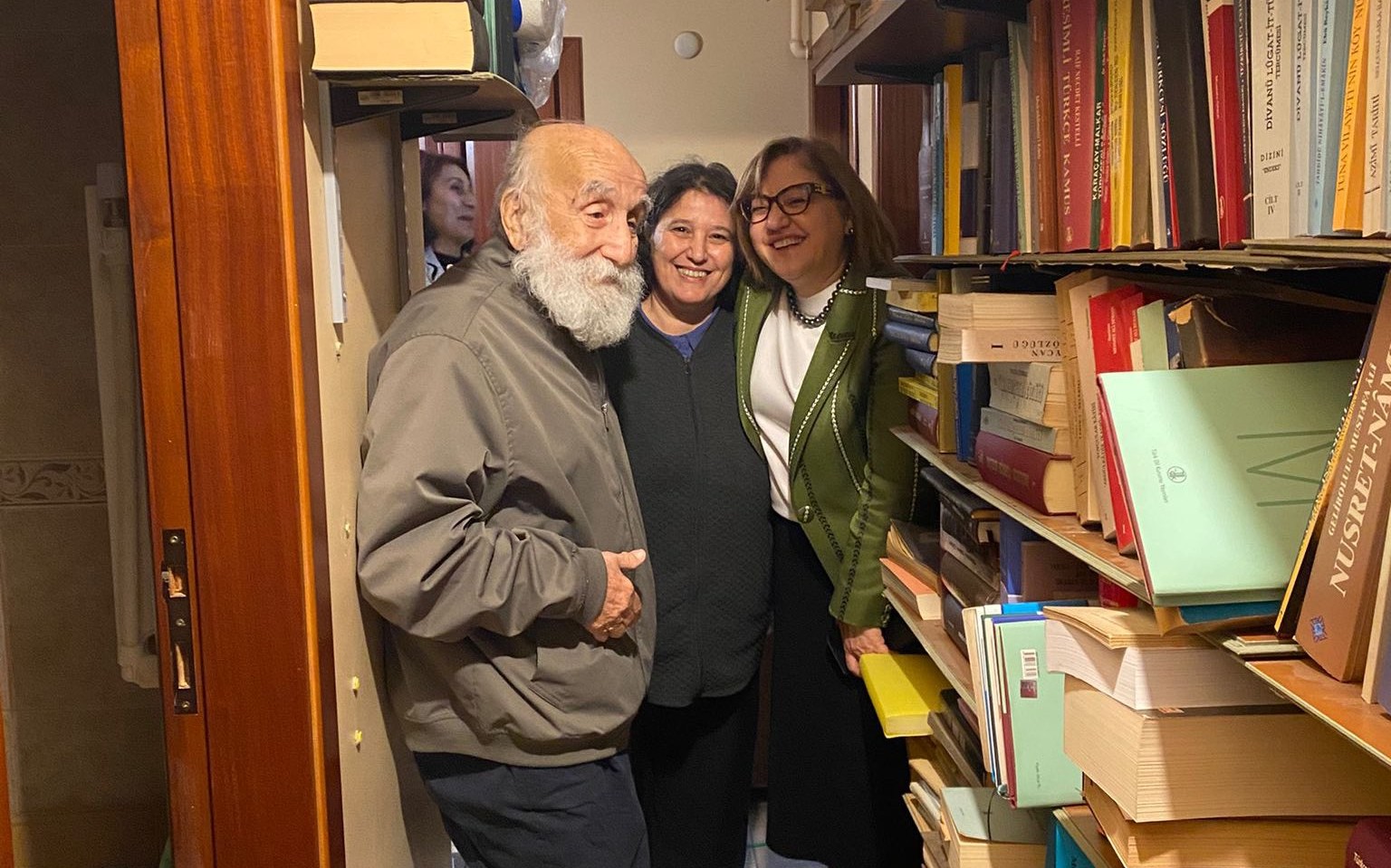 Bilgi Hazinesini Bağışladı (1)