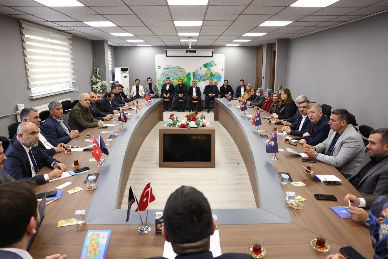 Ak Parti’de Kritik Toplantı! (1)