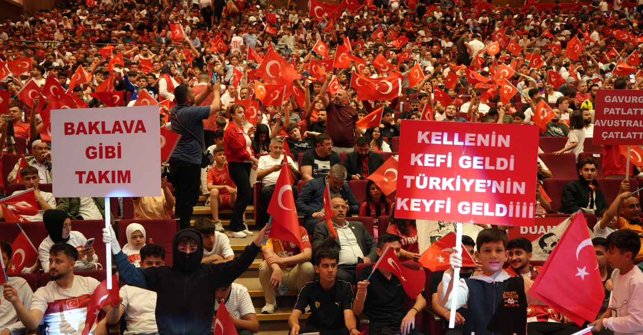 Şahinbey'de Milli Coşku Dualardan Dev Ekrana Destek (1)