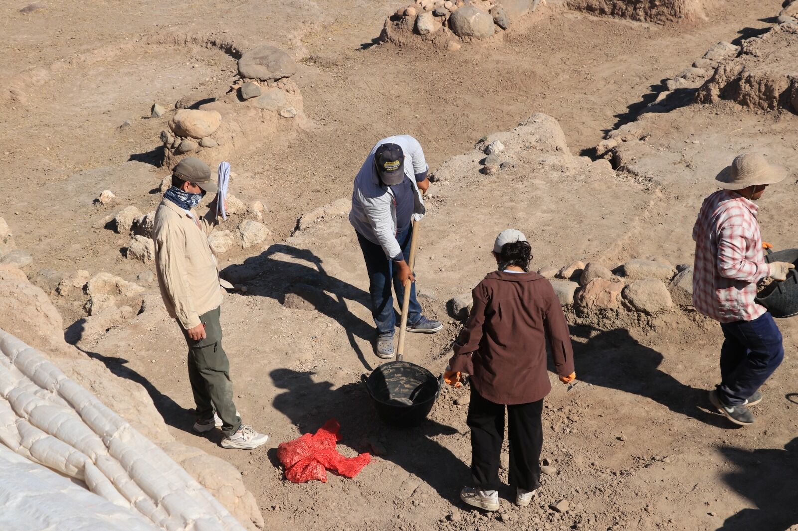 Oylum Höyük Tarihe Işık Tutmaya Devam Ediyor