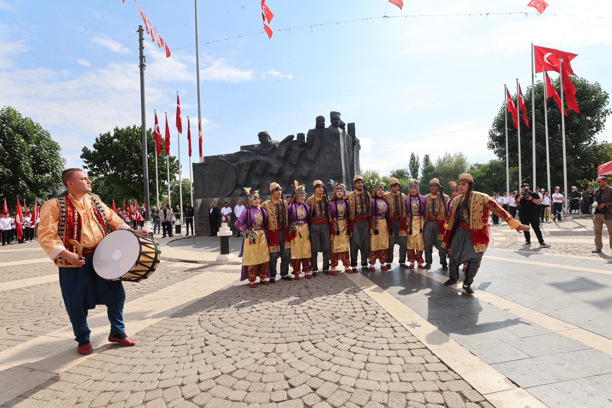 Türk’ün Zaferine Coşkulu Kutlama (8)