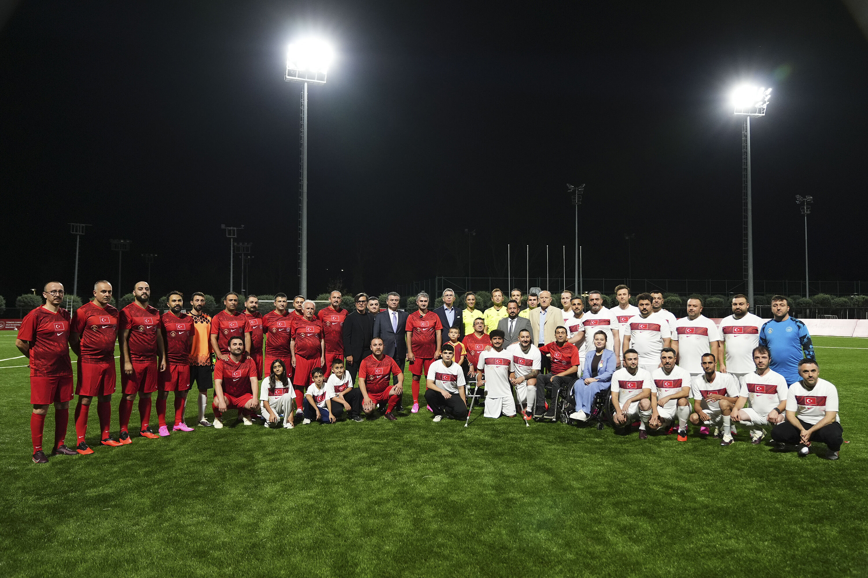 Gaziler Riva’da futbol sahasında buluştu