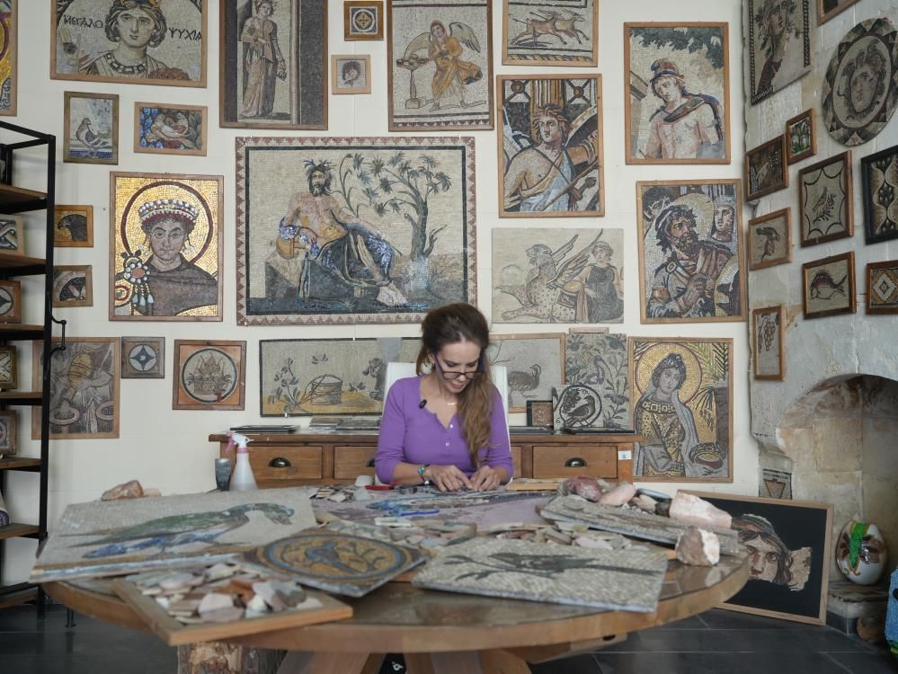 Atık cam ve seramikleri sanat eserine dönüştürüyor
